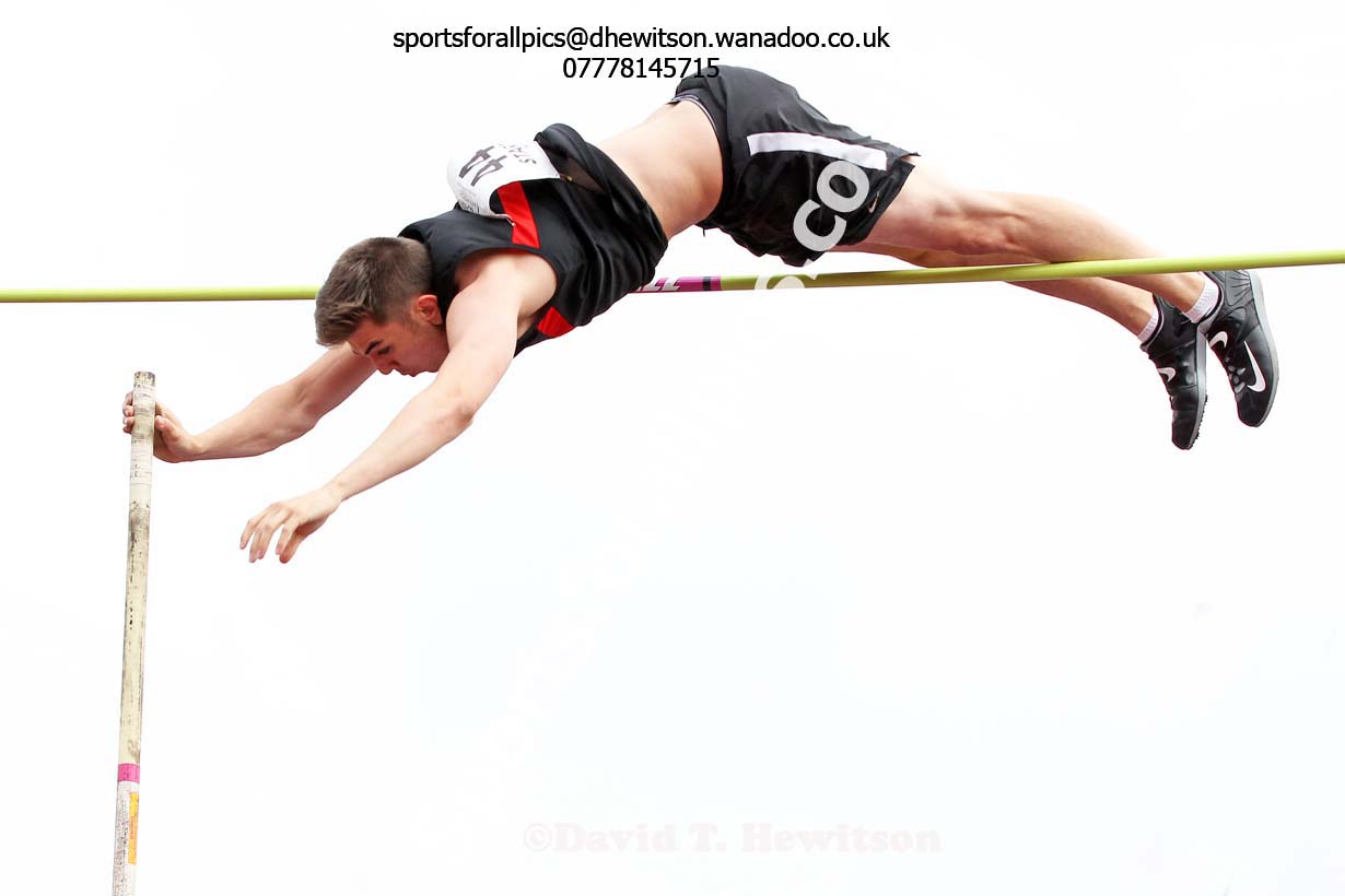 Mens under-20s pole vault, Northern Senior and Under-20s Track and Field Champs., Manchester. Photo: David T. Hewitson/Sports for All Pics